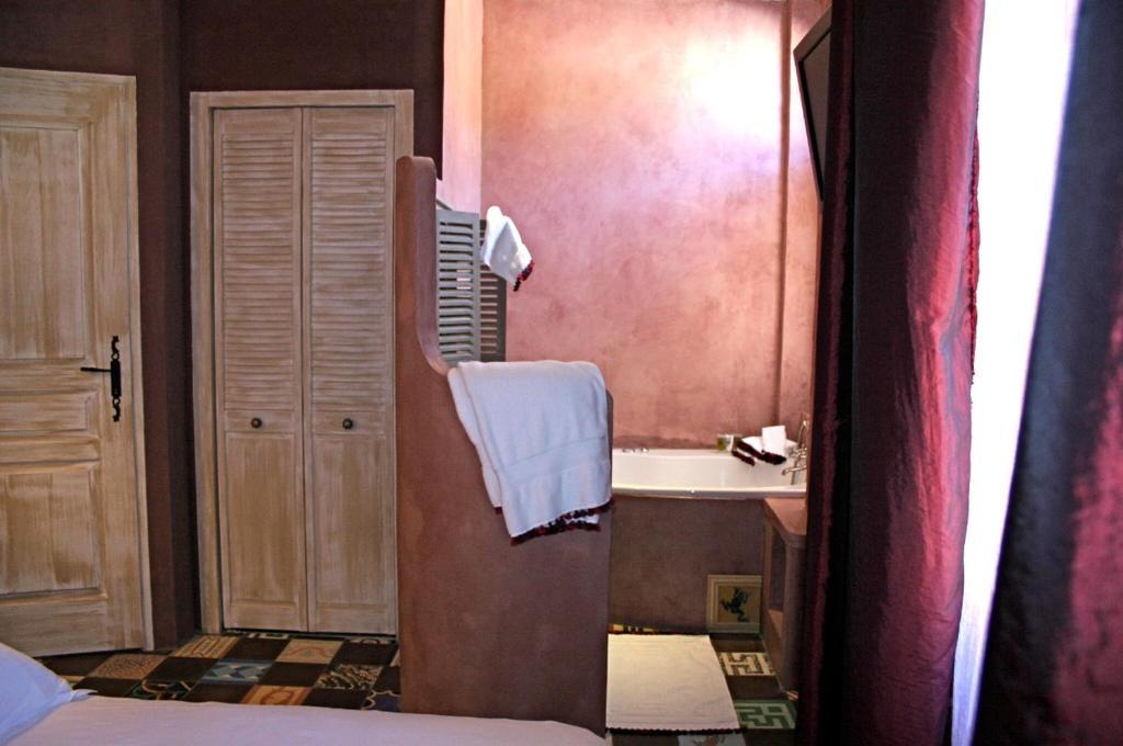 Une Autre Maison Hotel Nyons Bagian luar foto